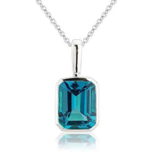 9ct White Gold Octagon London Blue Topaz Pendant MMCH060-6WLBT