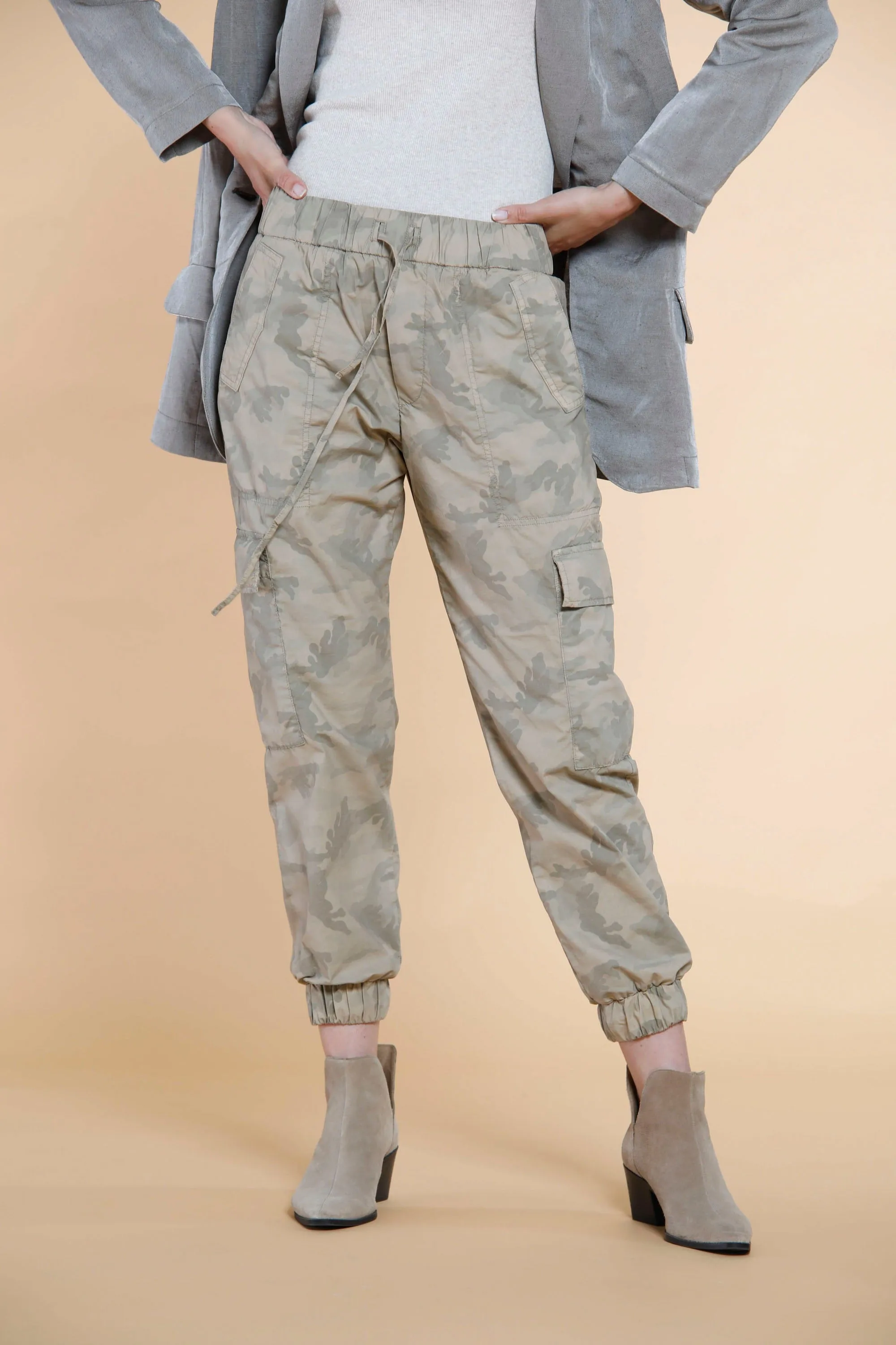 Cargo Jogger pantalone cargo donna in tencel camouflage relaxed