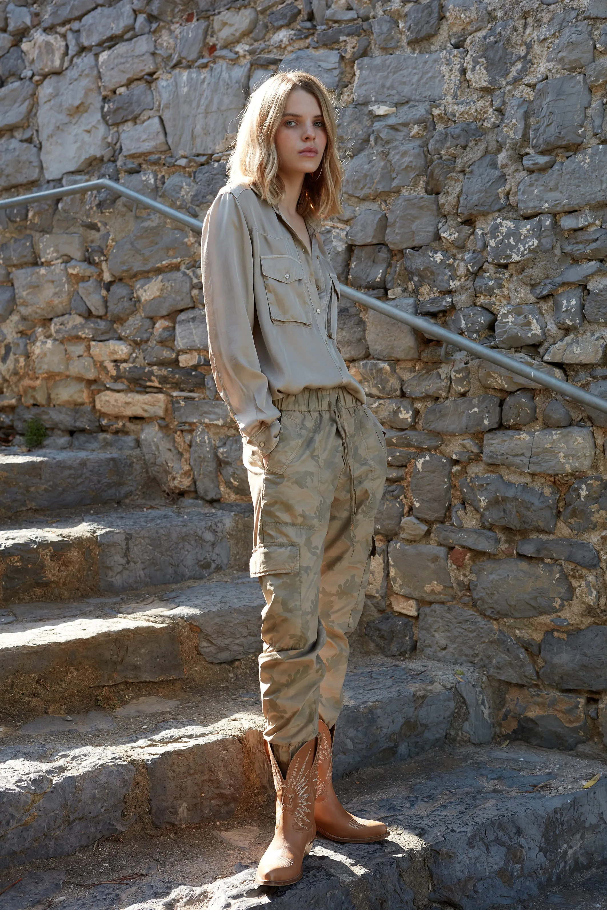 Cargo Jogger pantalone cargo donna in tencel camouflage relaxed