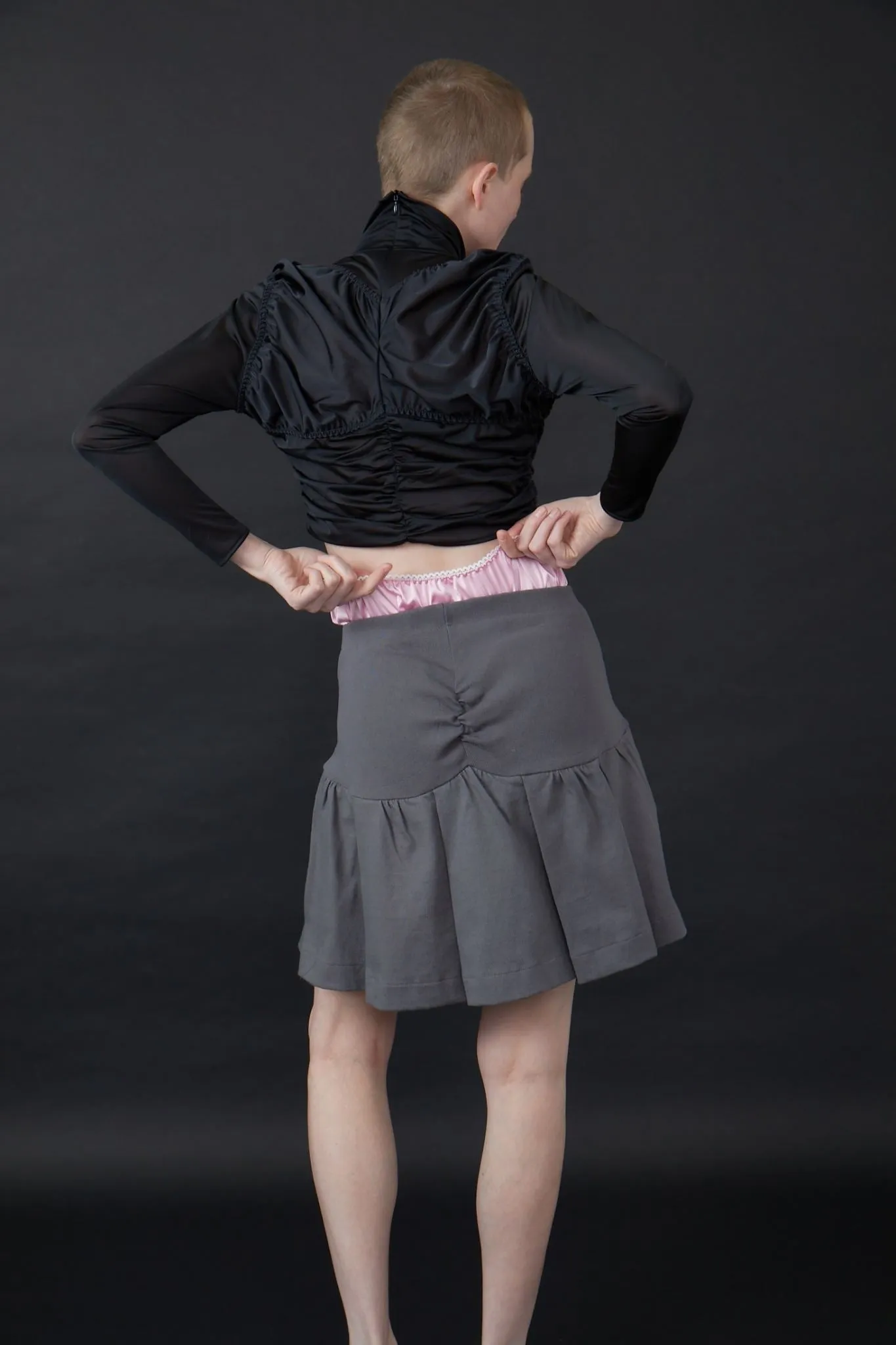 Peaches Mini Skirt / Gray